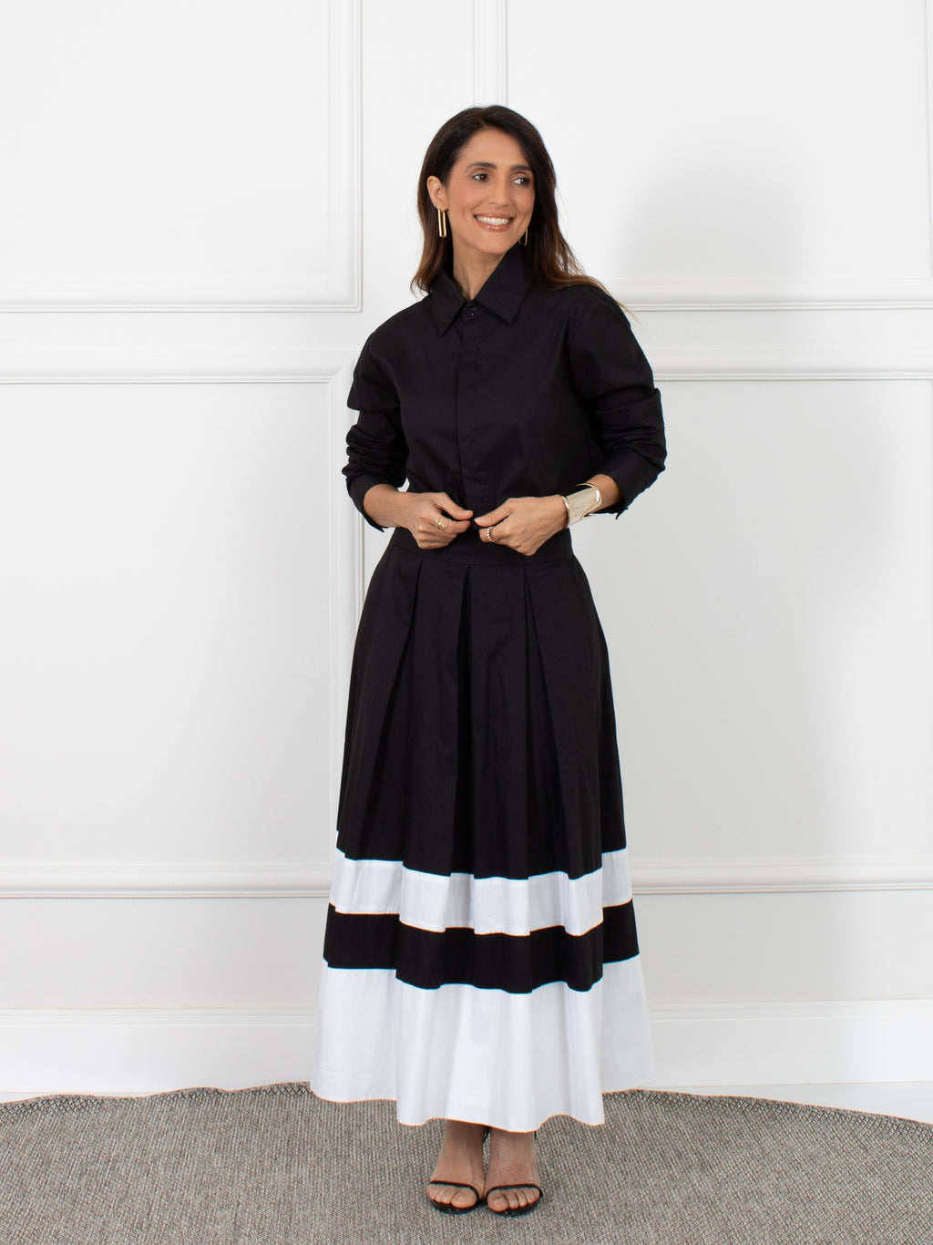 Saia preta barra branca