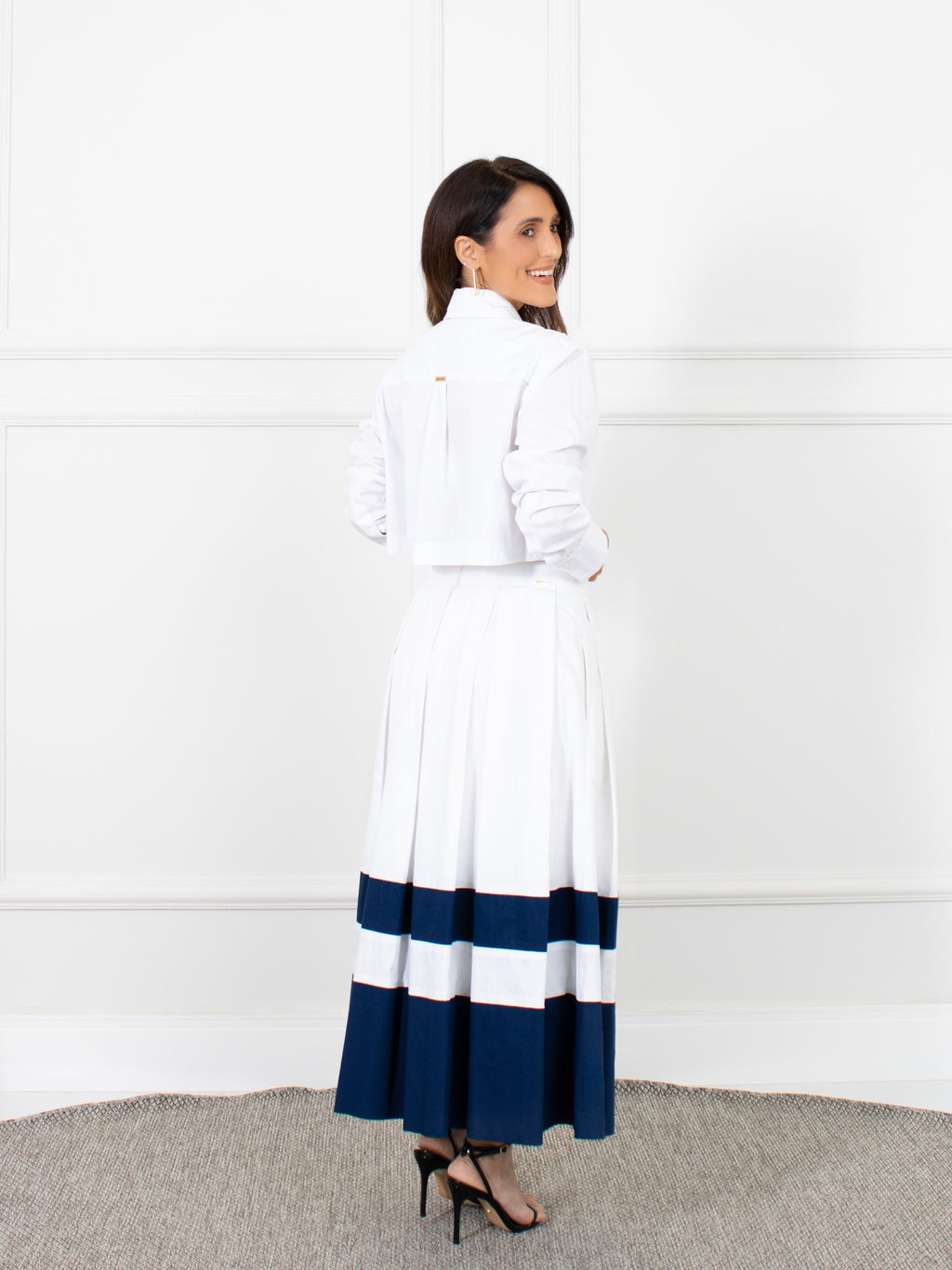 Saia Branca barra Azul