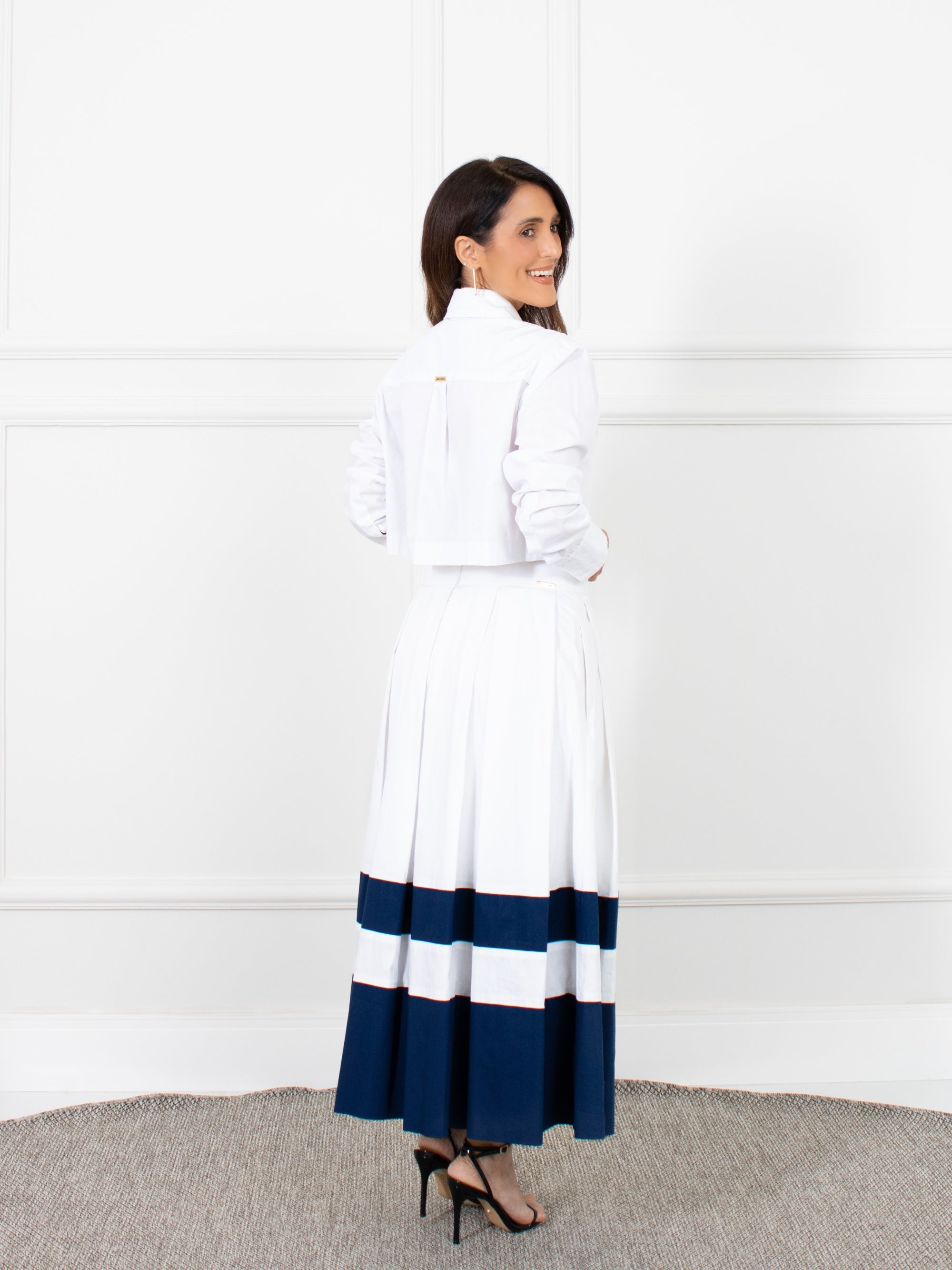 Saia Branca barra Azul