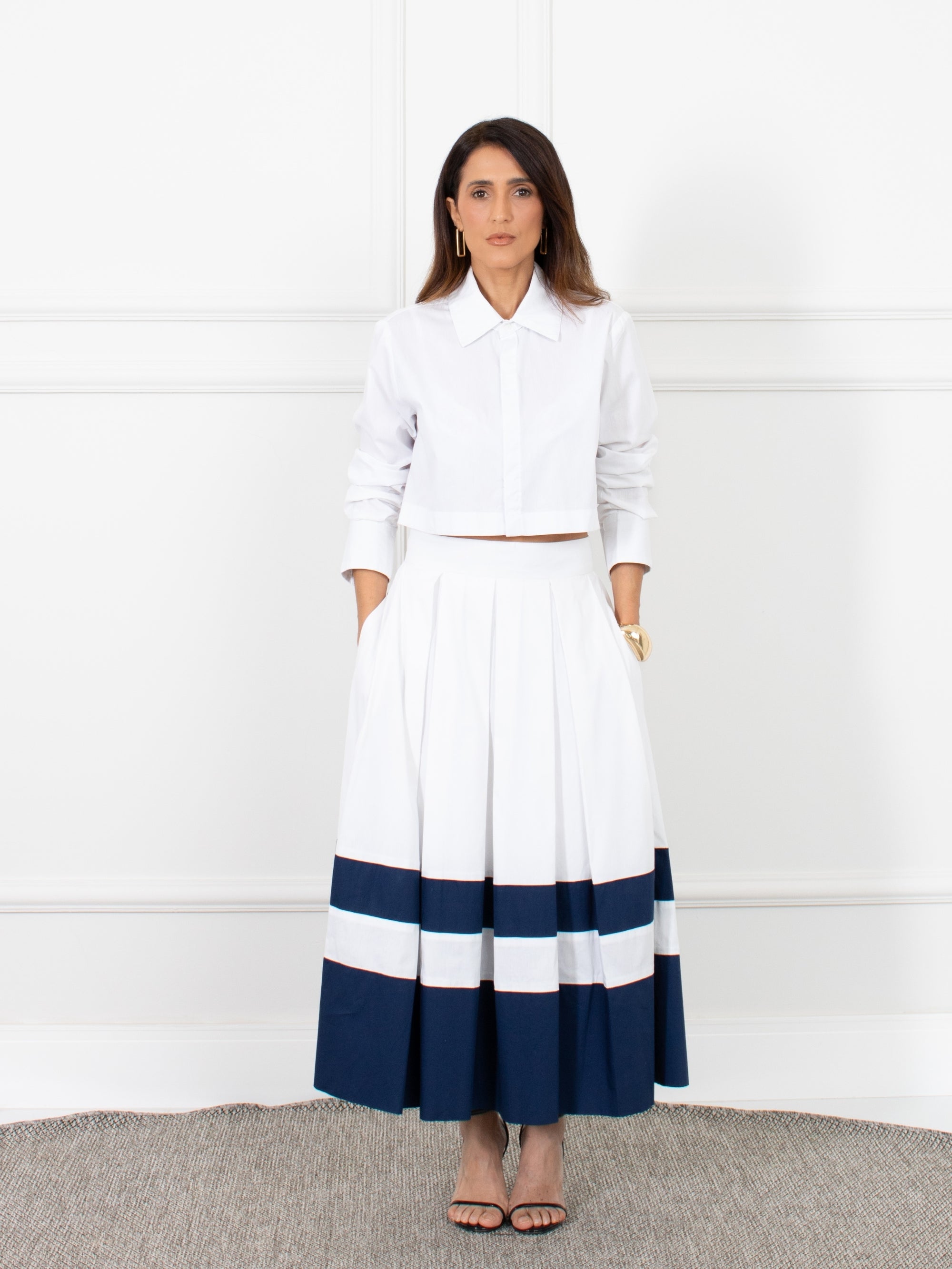 Saia Branca barra Azul