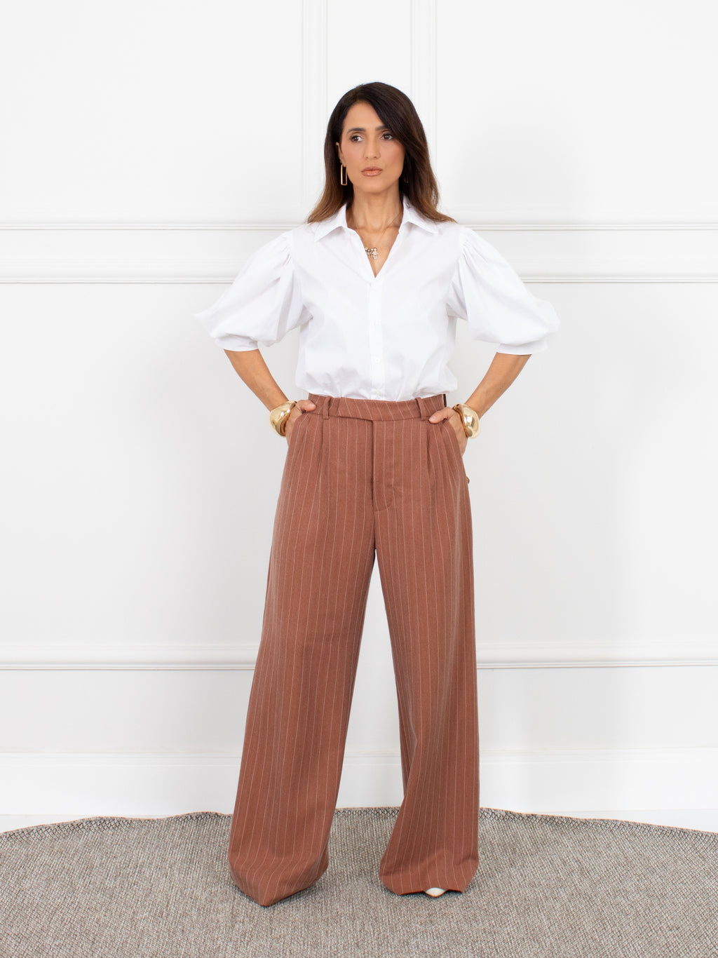 Calça pantalona Amanda - Risca de giz Marron