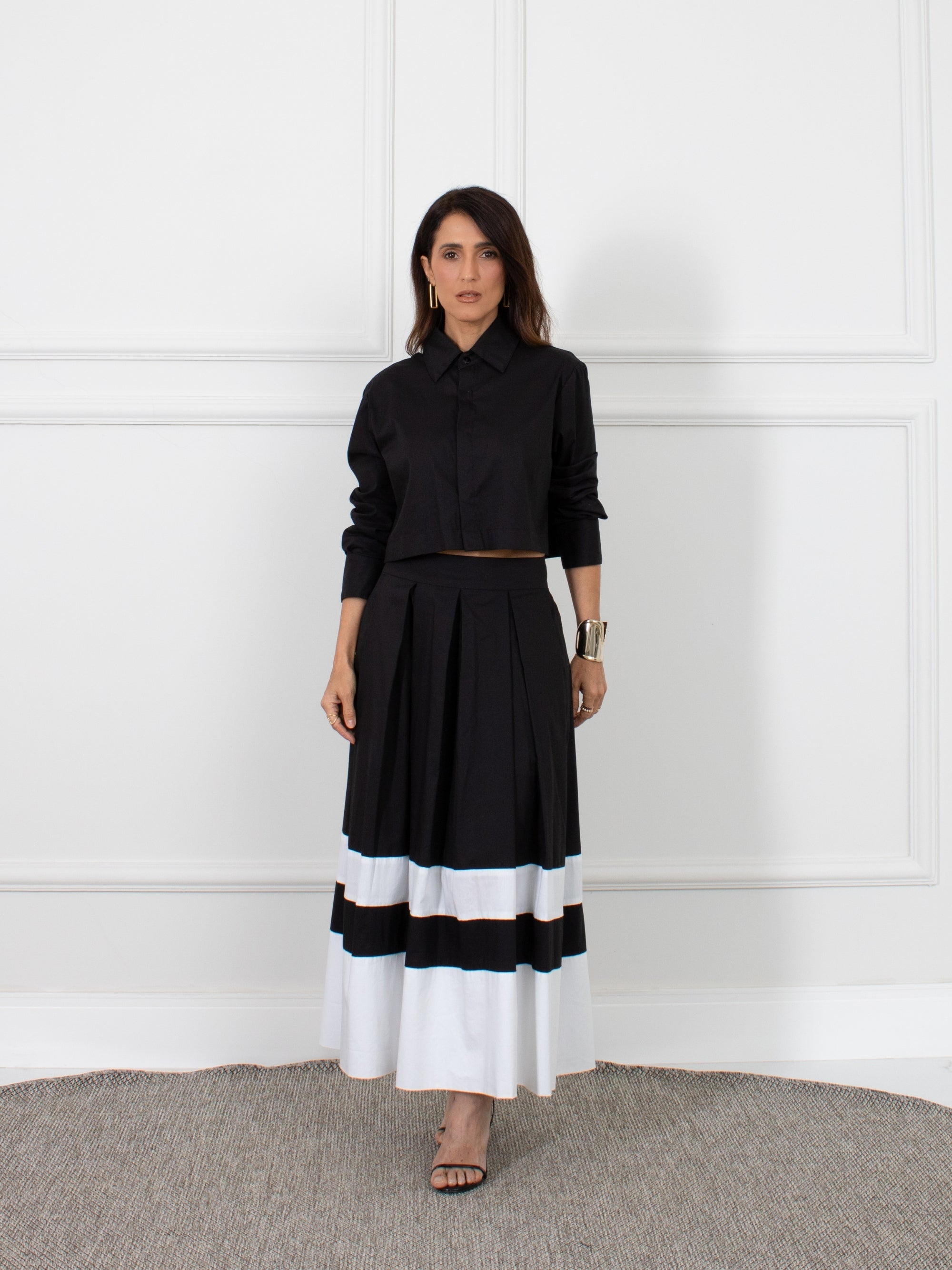 Saia preta barra branca