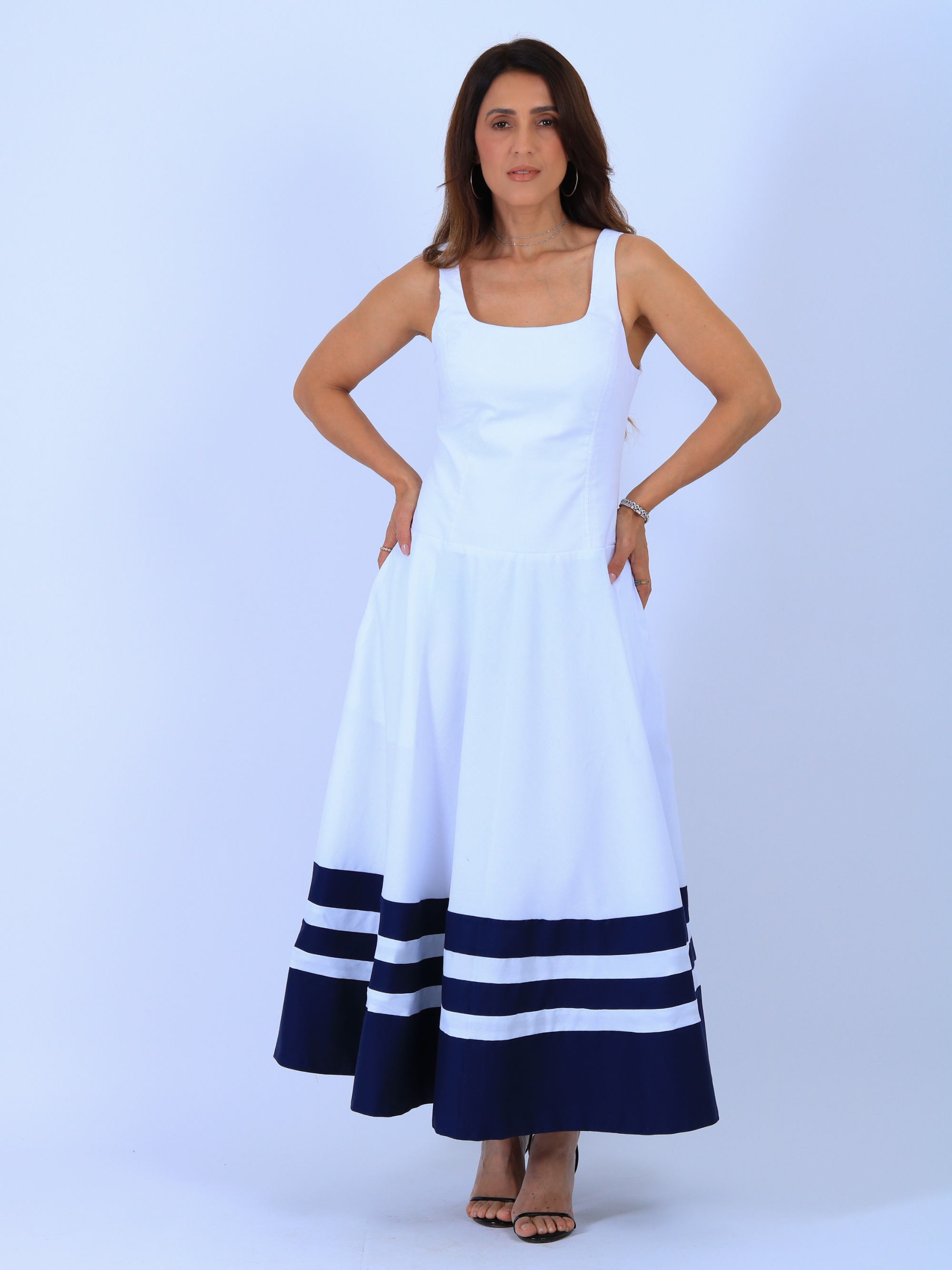 Vestido Branco barra Azul