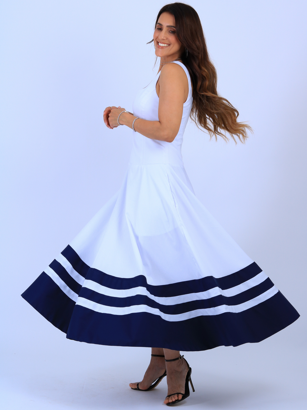 Vestido Branco barra Azul