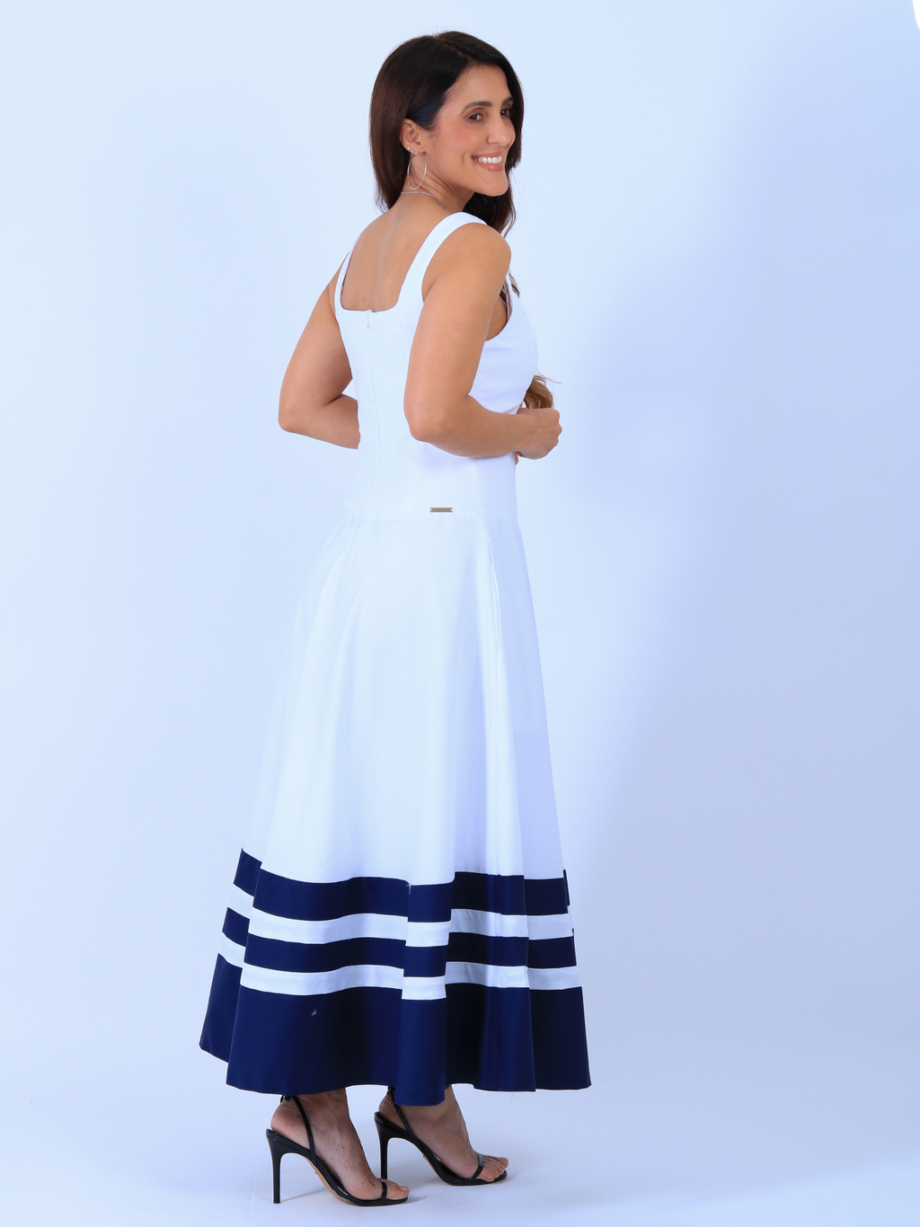 Vestido Branco barra Azul